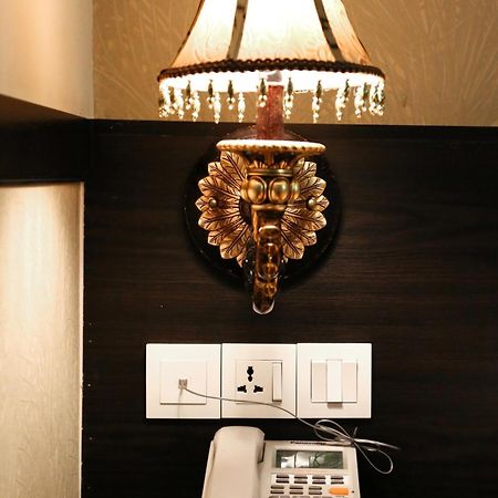 K Garden Hotel Parit Buntar Chambre photo