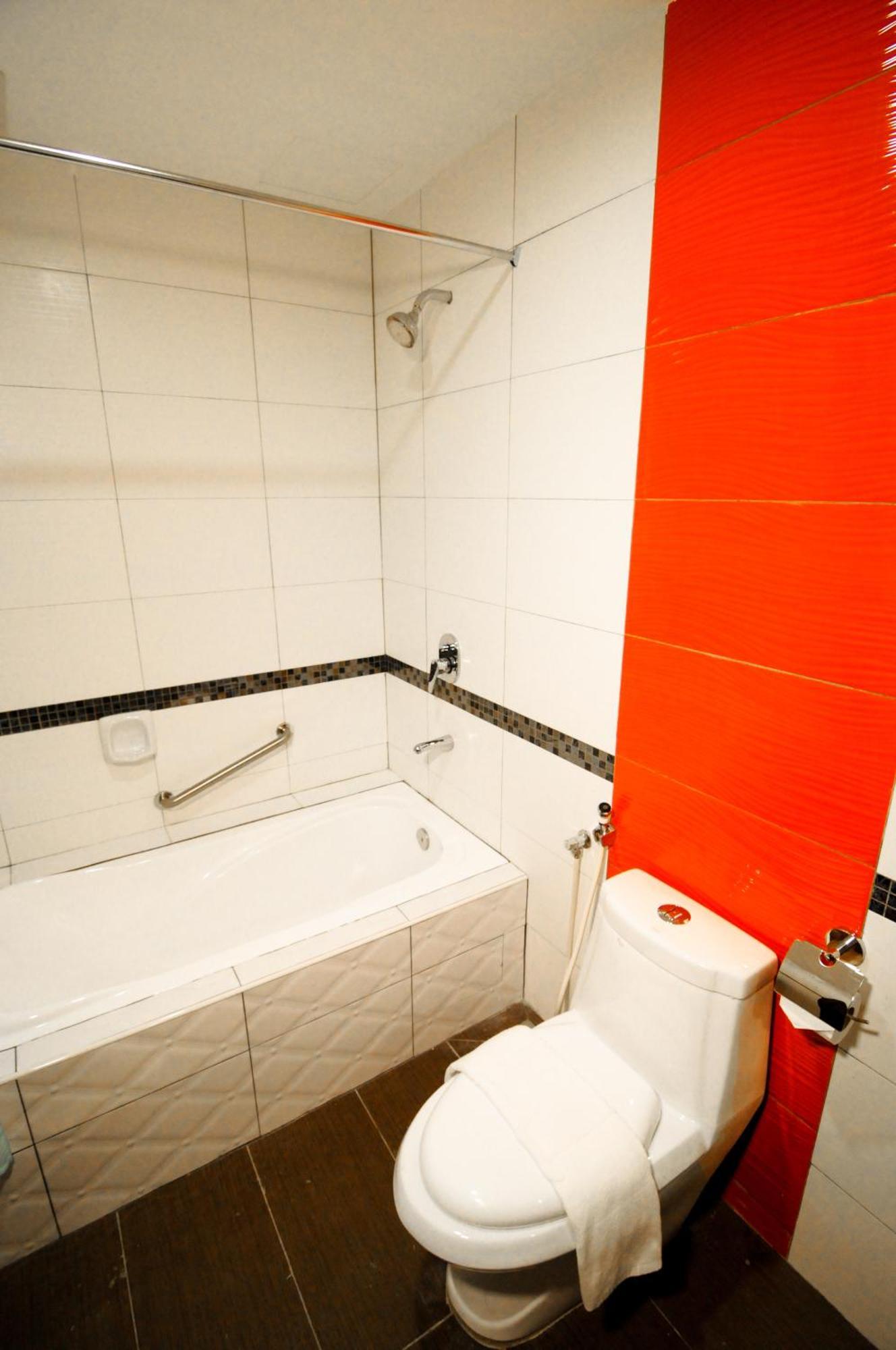 K Garden Hotel Parit Buntar Extérieur photo