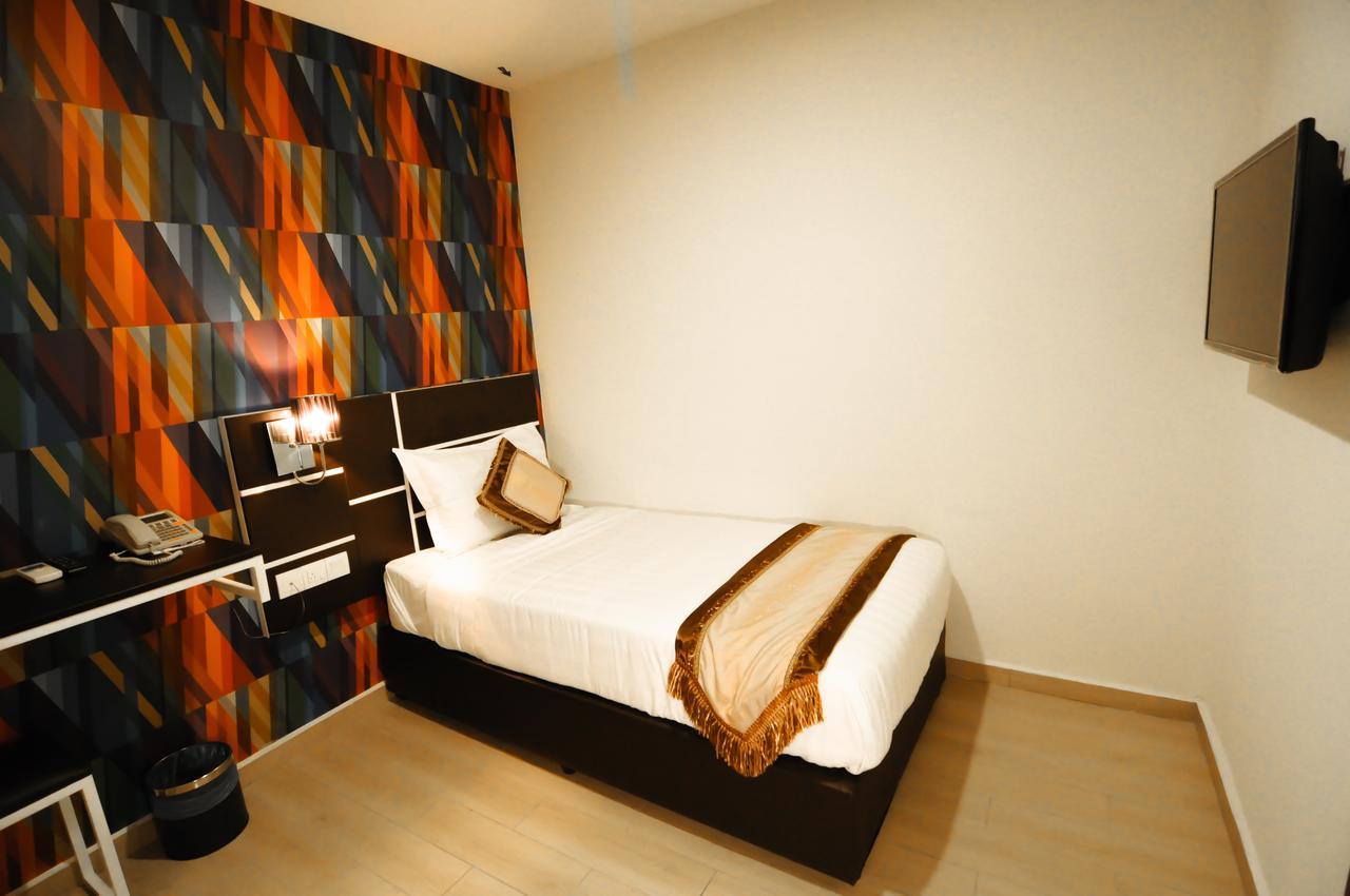 K Garden Hotel Parit Buntar Chambre photo