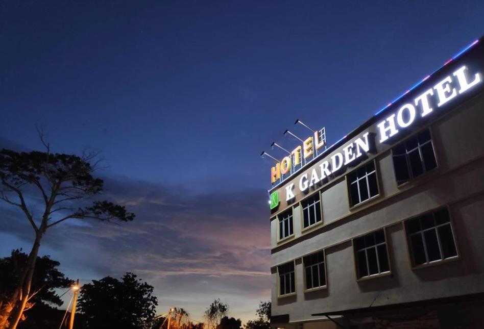 K Garden Hotel Parit Buntar Extérieur photo